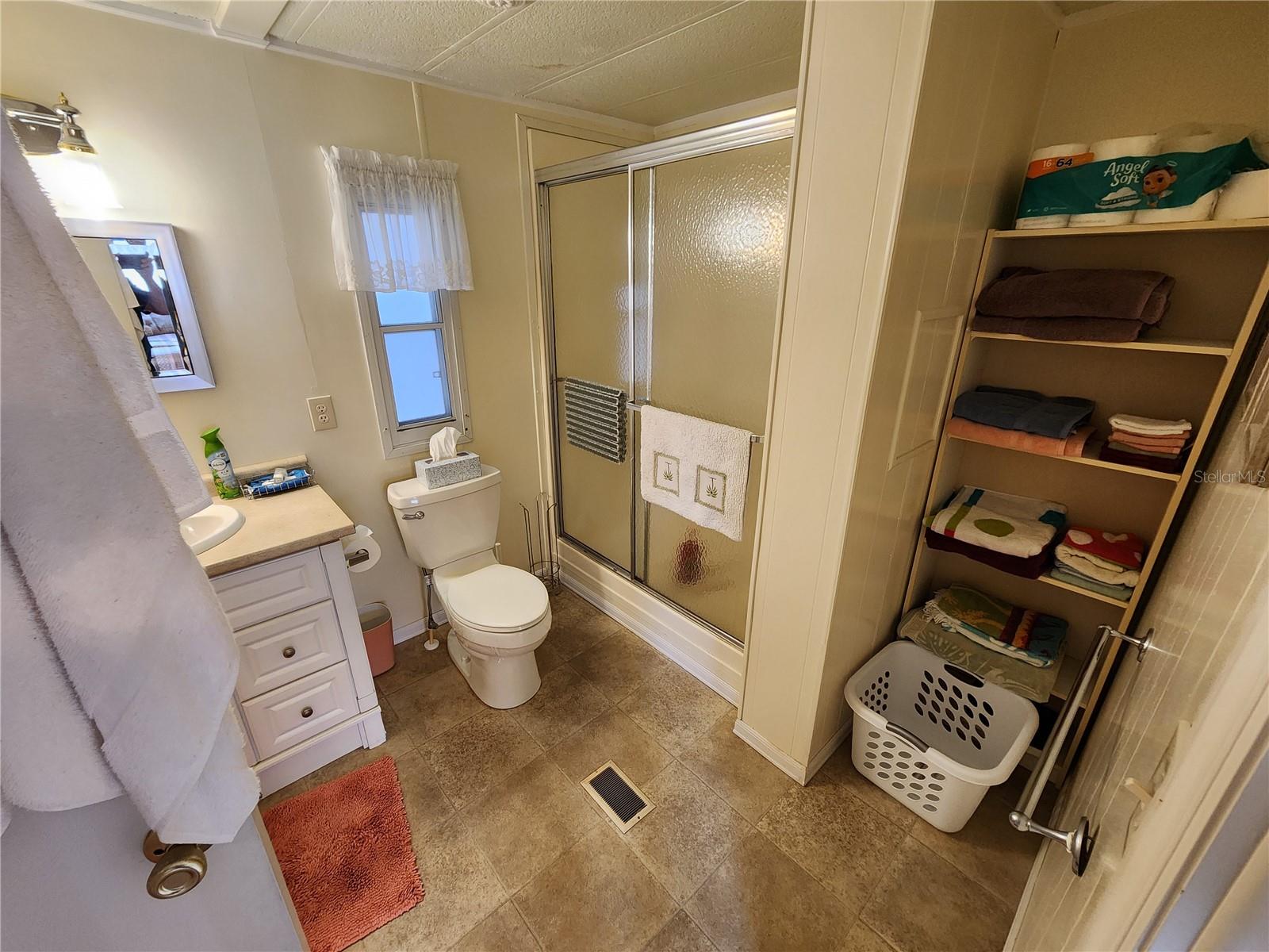 PALM LAKE ESTATES - Residential