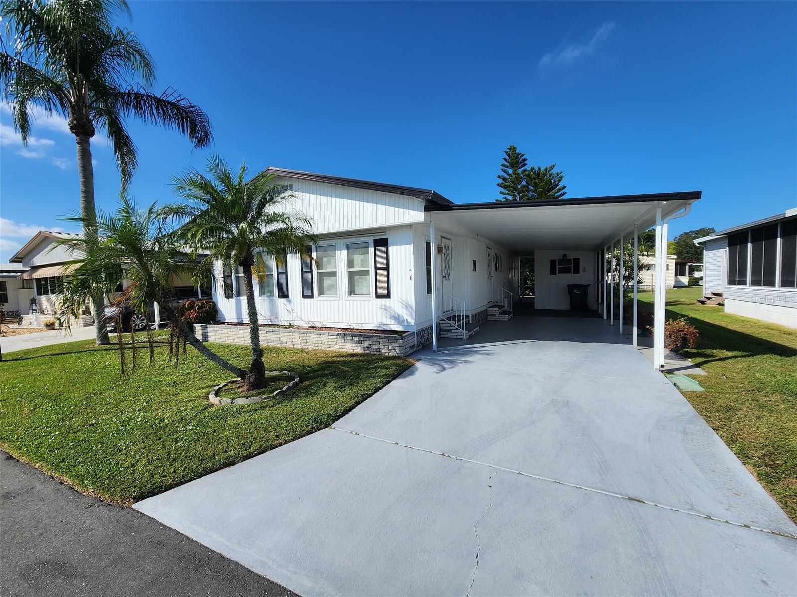 PALM LAKE ESTATES - Residential