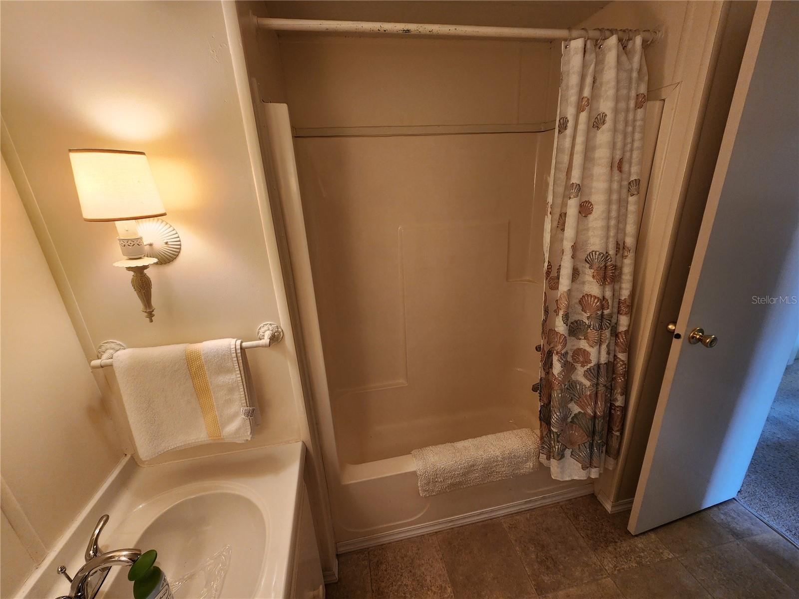 PALM LAKE ESTATES - Residential