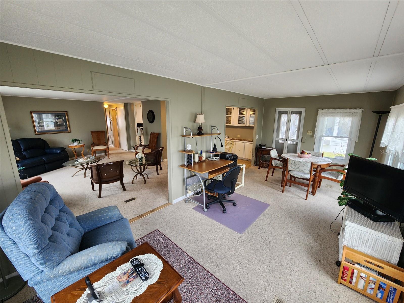 PALM LAKE ESTATES - Residential