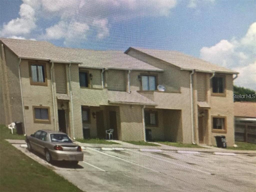 Well kept 2 story townhouse ready to move in. Property features 2 spacious master bedrooms each with their own private bathrooms. Conveniently located near to highways and shopping. Make this your new rental home today.