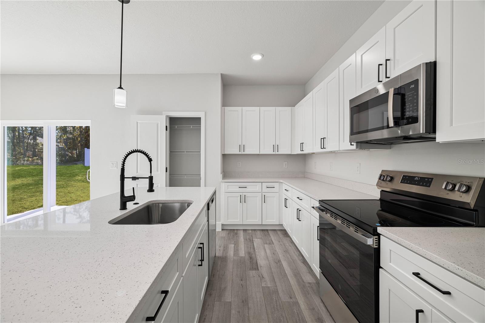 RAINBOW LAKES ESTATE - Residential