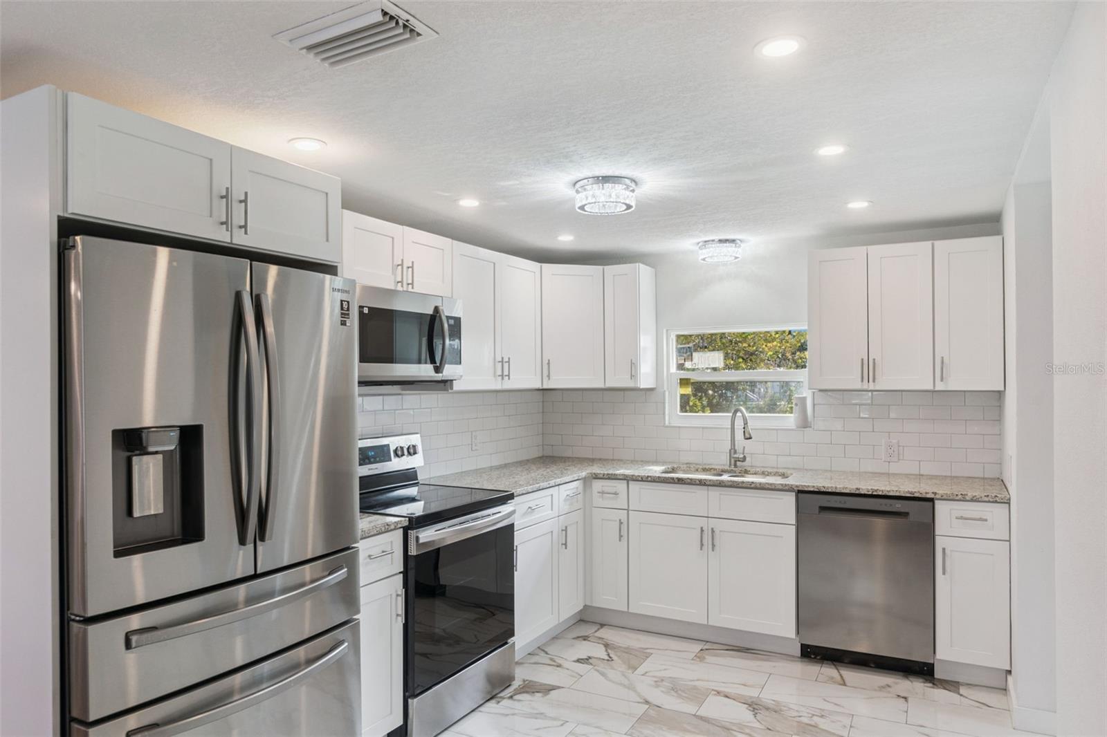 BERKSHIRES IN DEANBURG 04-17-30 - Residential