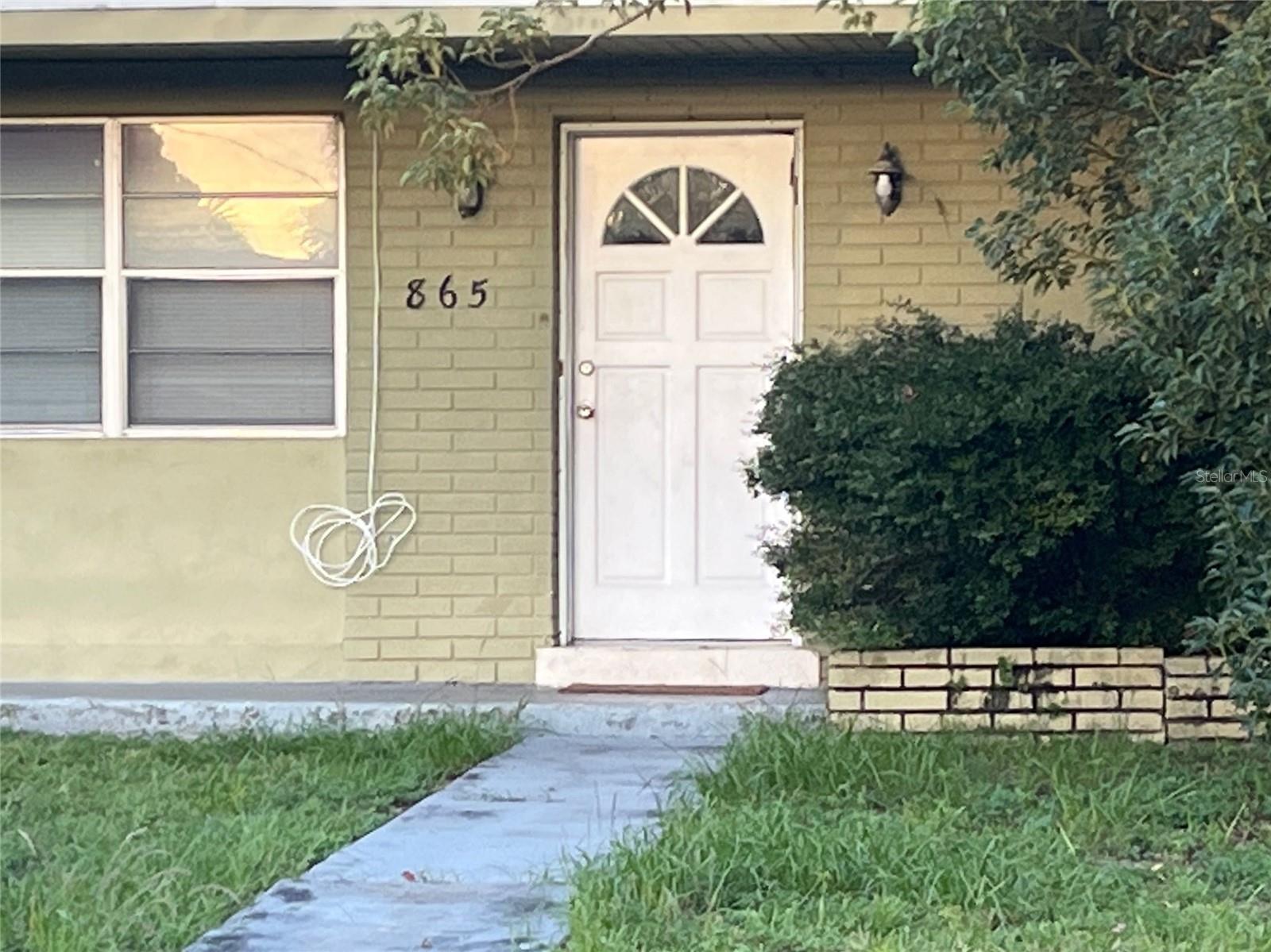 865 CANADA STREET NE