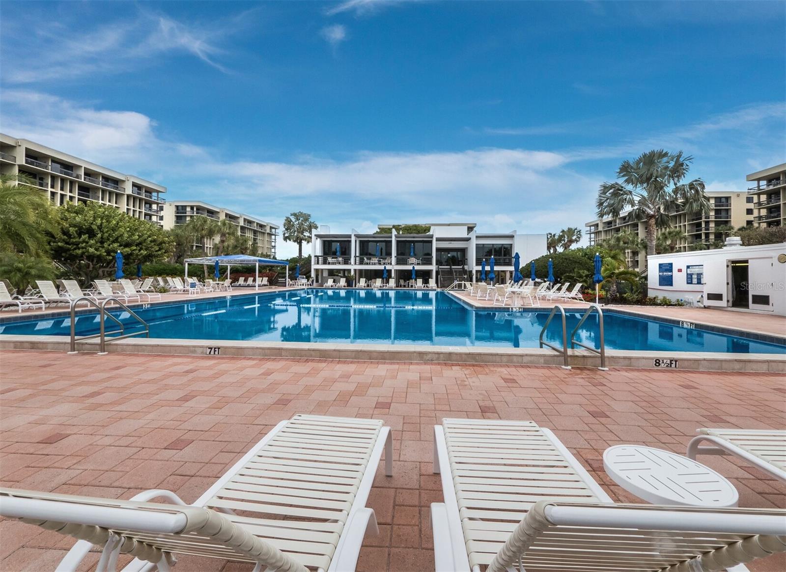 BEACHPLACE I - Residential