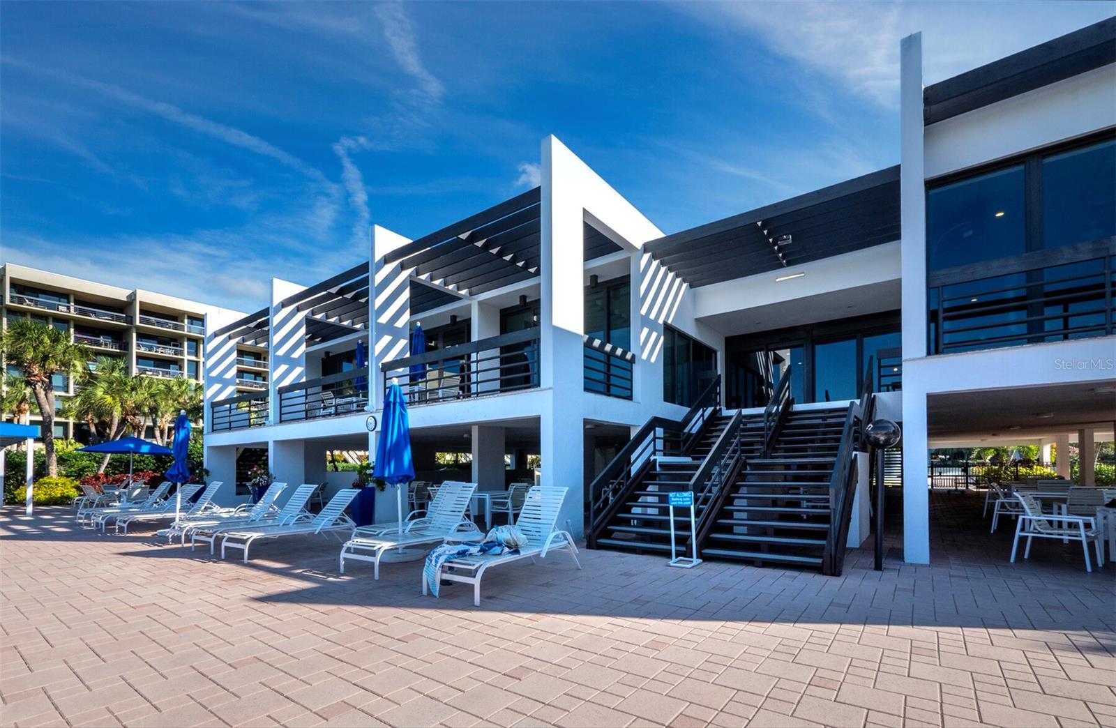 BEACHPLACE I - Residential