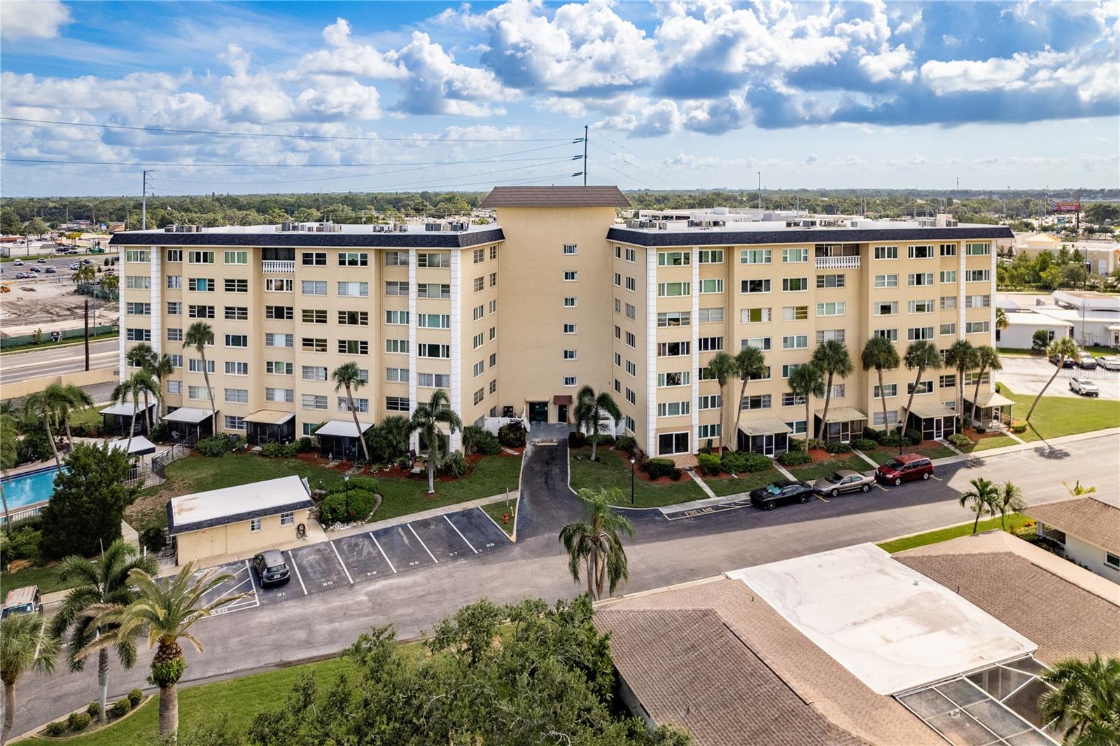 SEMINOLE-ON-THE-GREEN CAVALIER BLDG - Residential