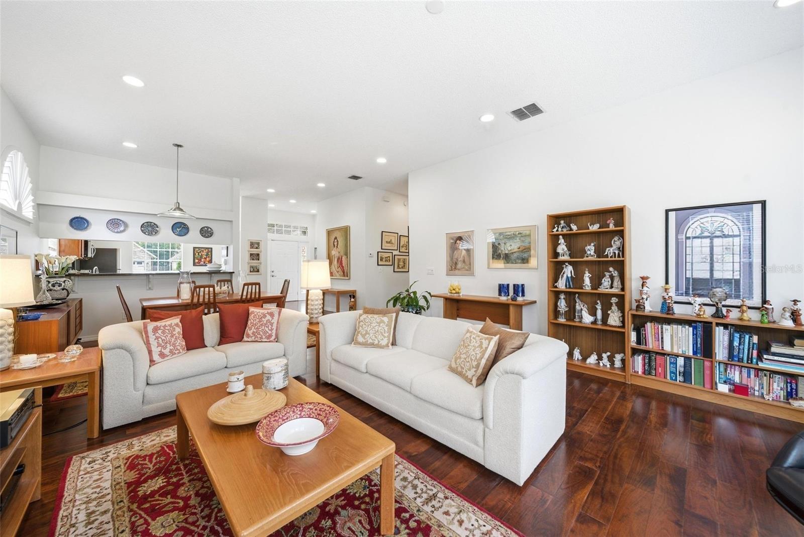 LAKES OF ALOMA - Residential