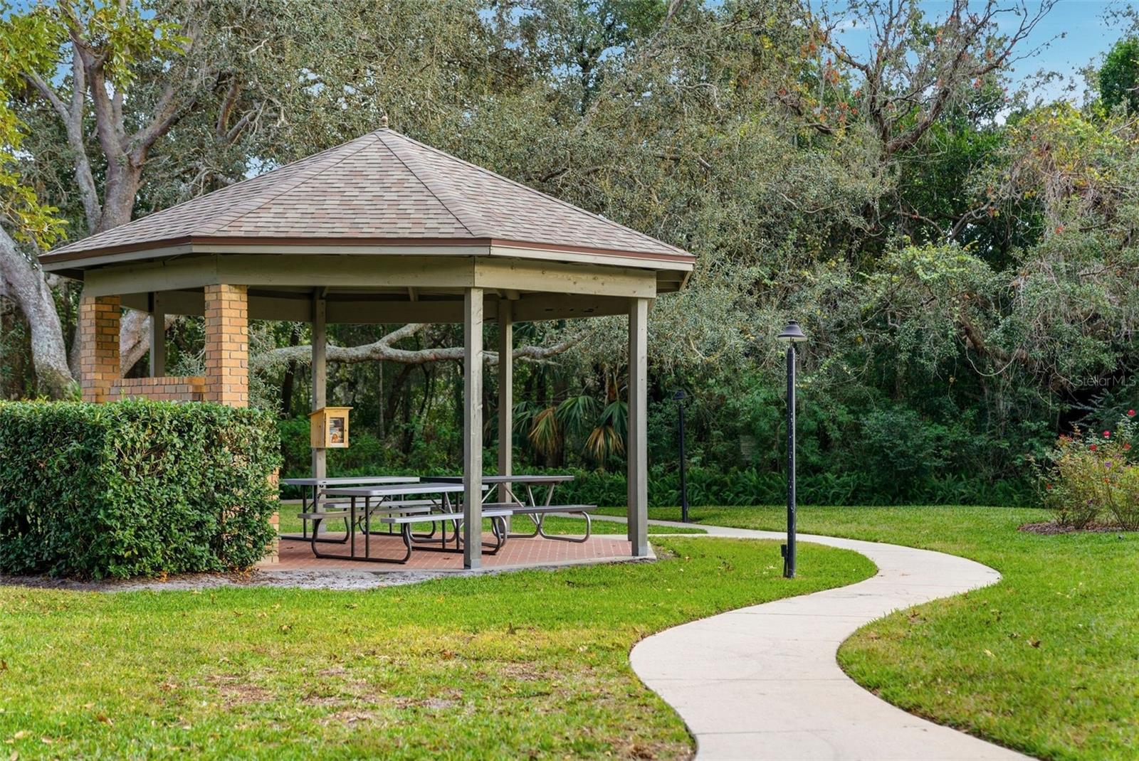 LAKES OF ALOMA - Residential