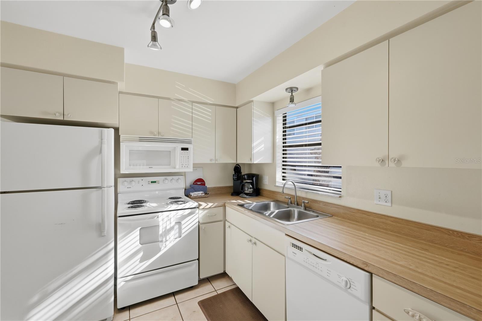 EDGEMERE - Residential Income