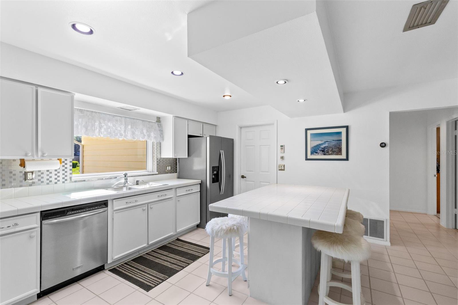 612 GREEN MEADOW AVENUE