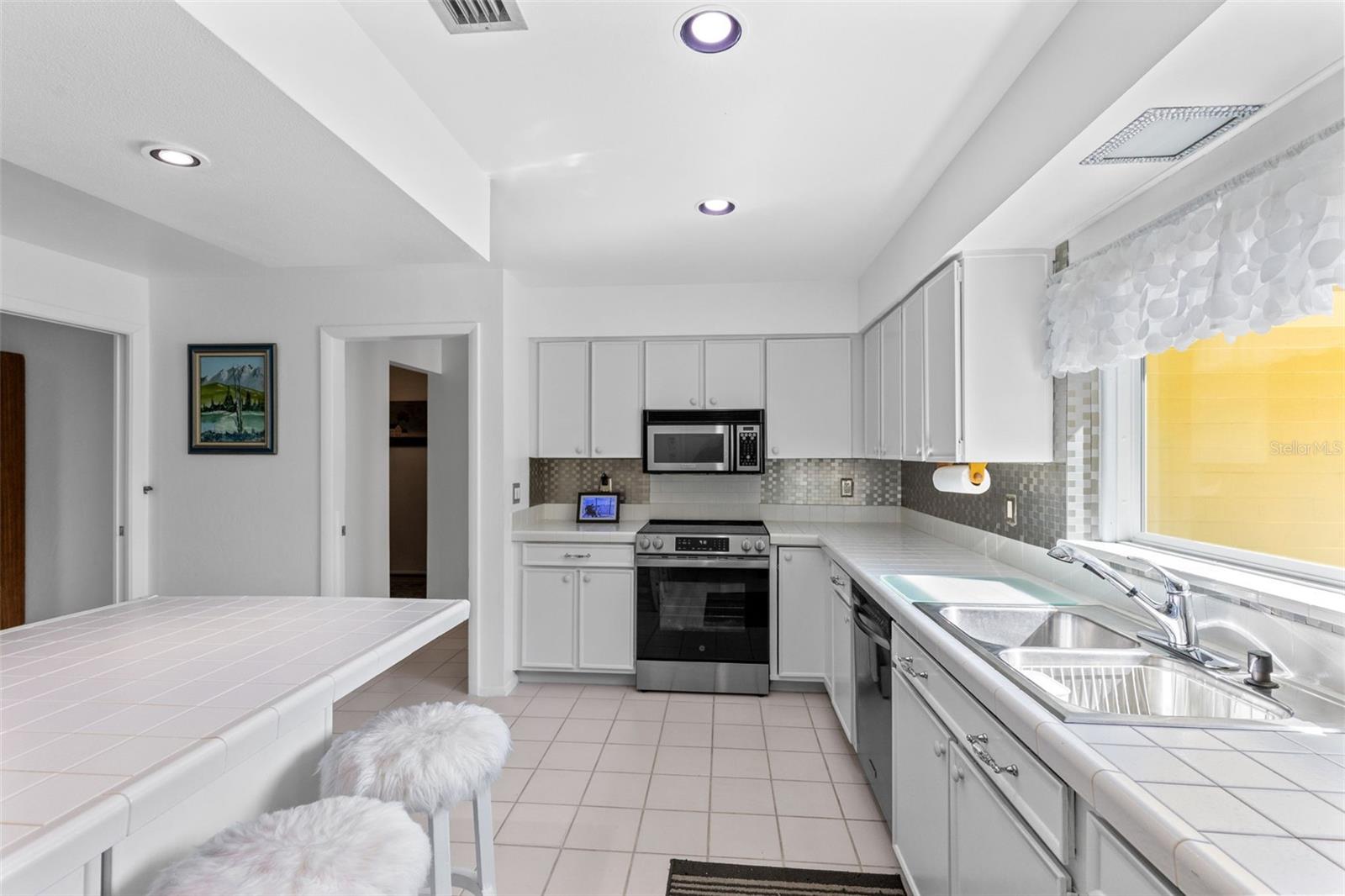 612 GREEN MEADOW AVENUE