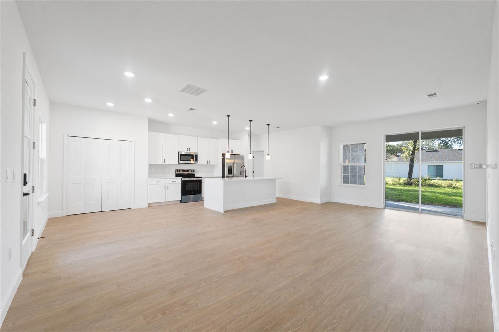 MARION OAKS UN 7 - Residential Lease