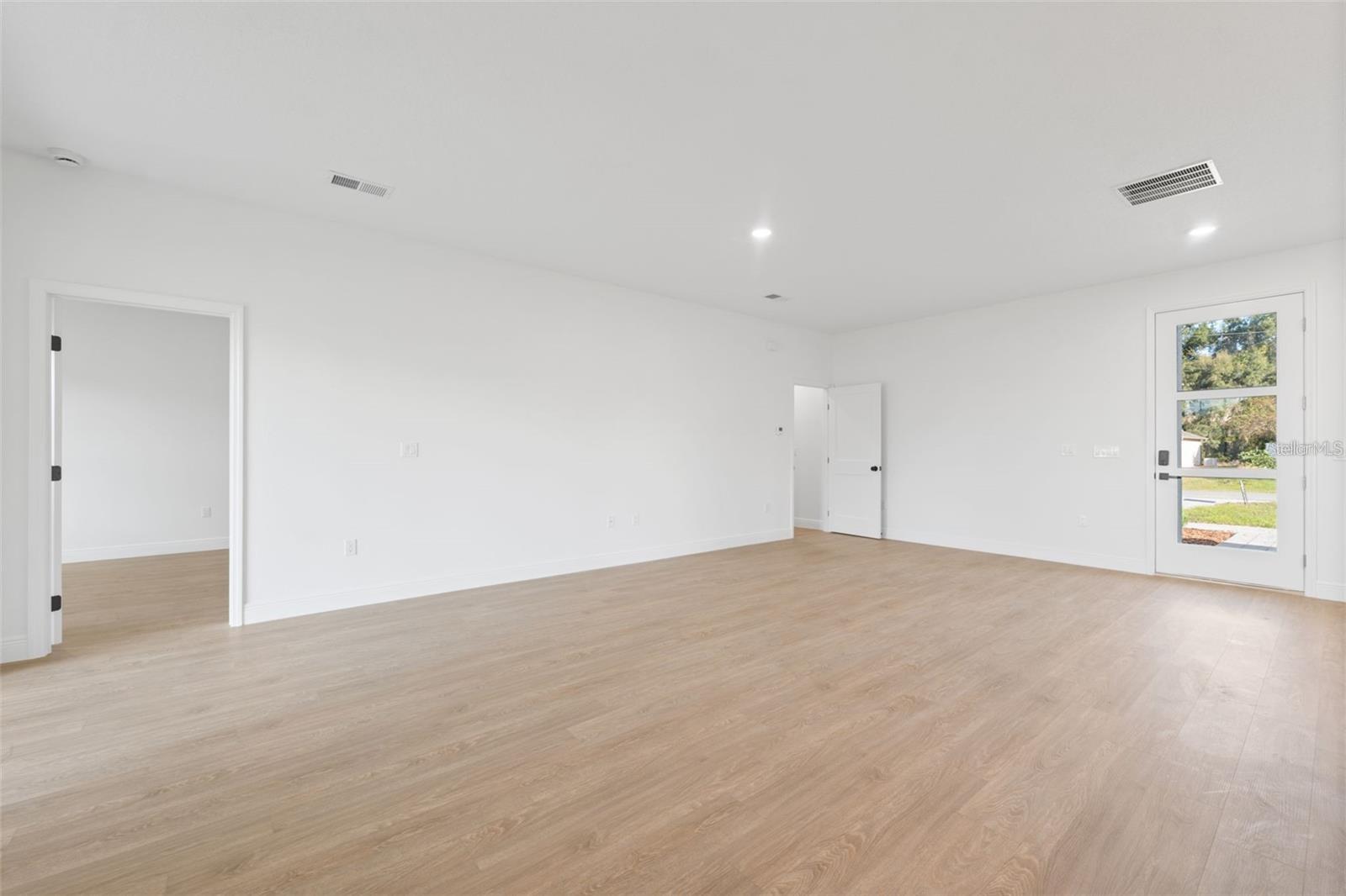 MARION OAKS UN 7 - Residential Lease