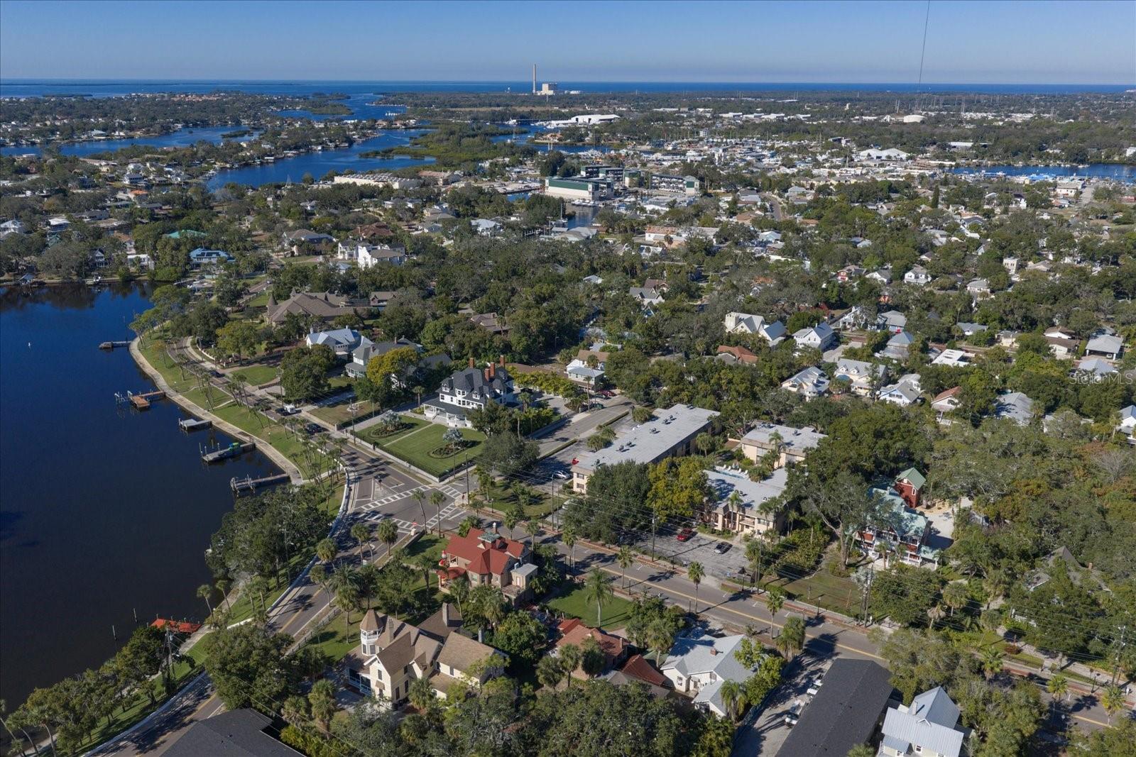 VILLA PLUMOSA CONDO - Residential