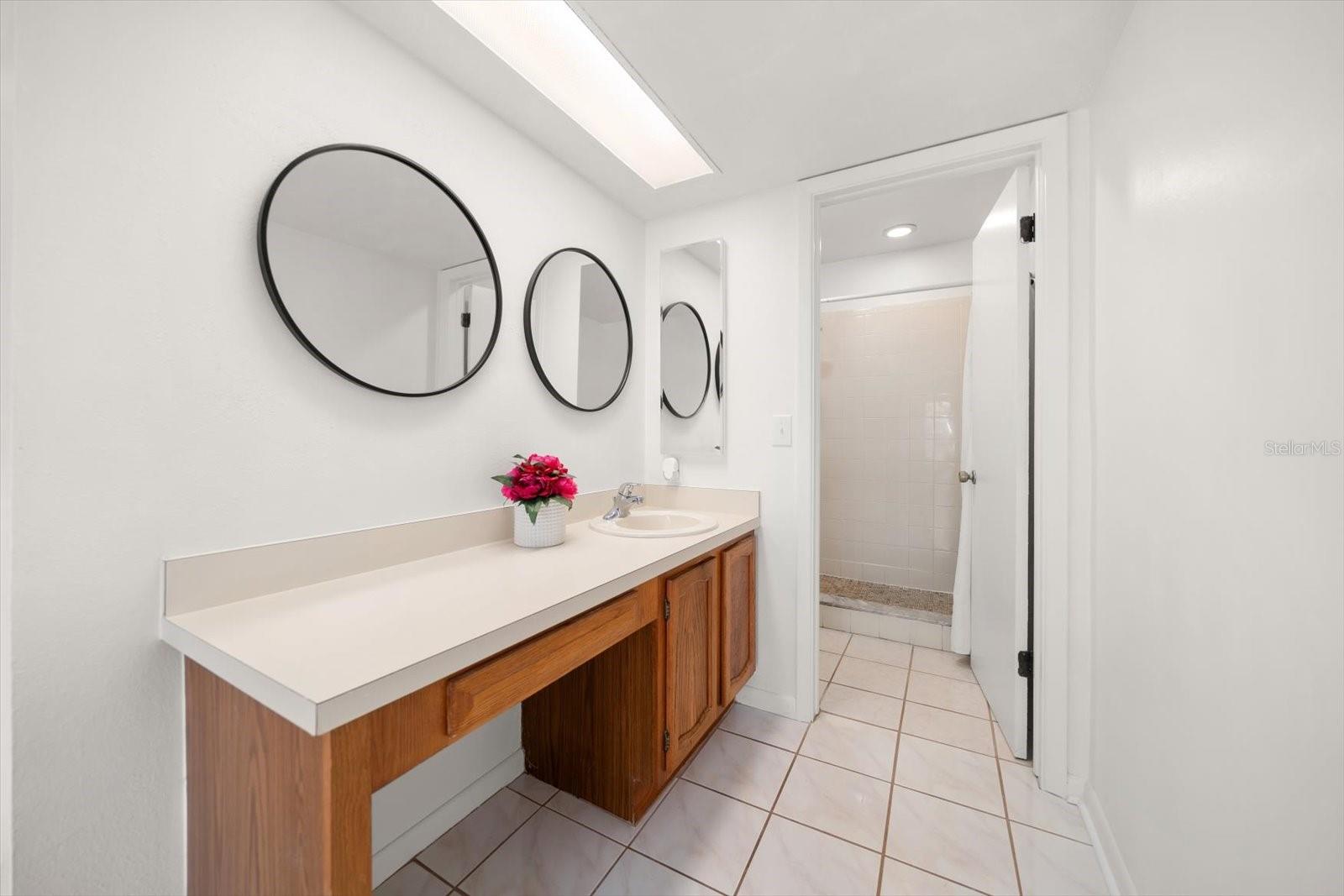 VILLA PLUMOSA CONDO - Residential