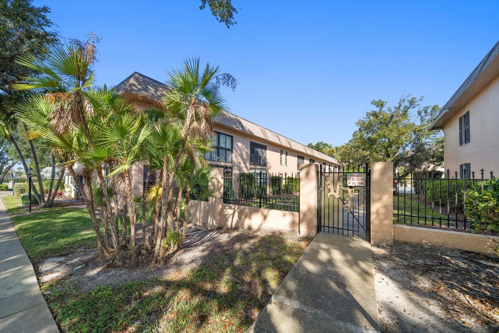 VILLA PLUMOSA CONDO - Residential