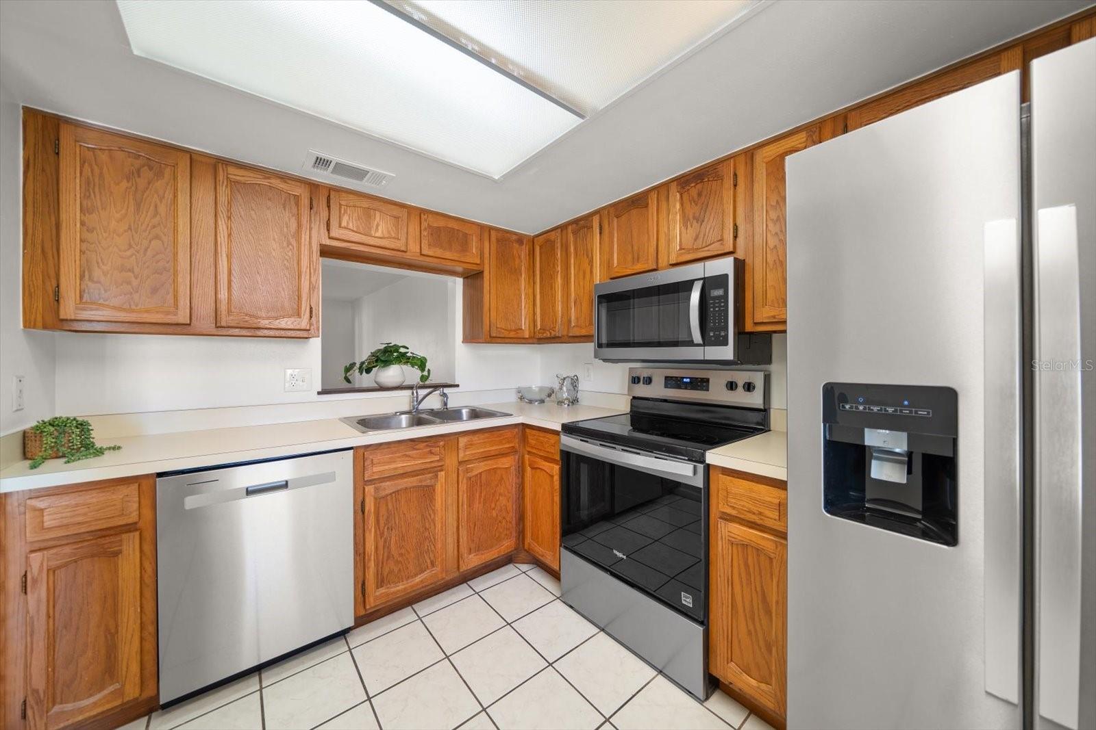 VILLA PLUMOSA CONDO - Residential