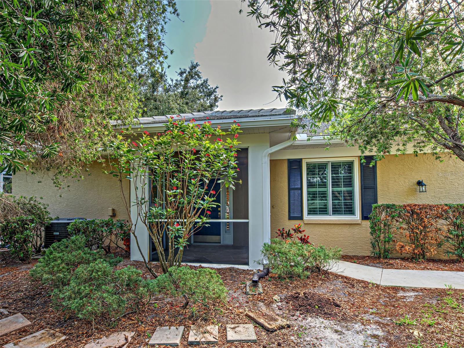 912 BARCLAY COURT