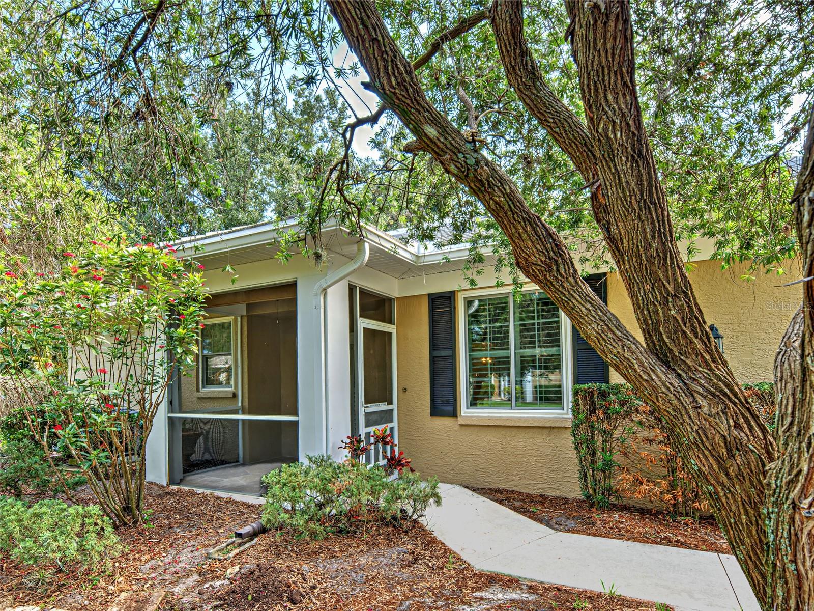 912 BARCLAY COURT