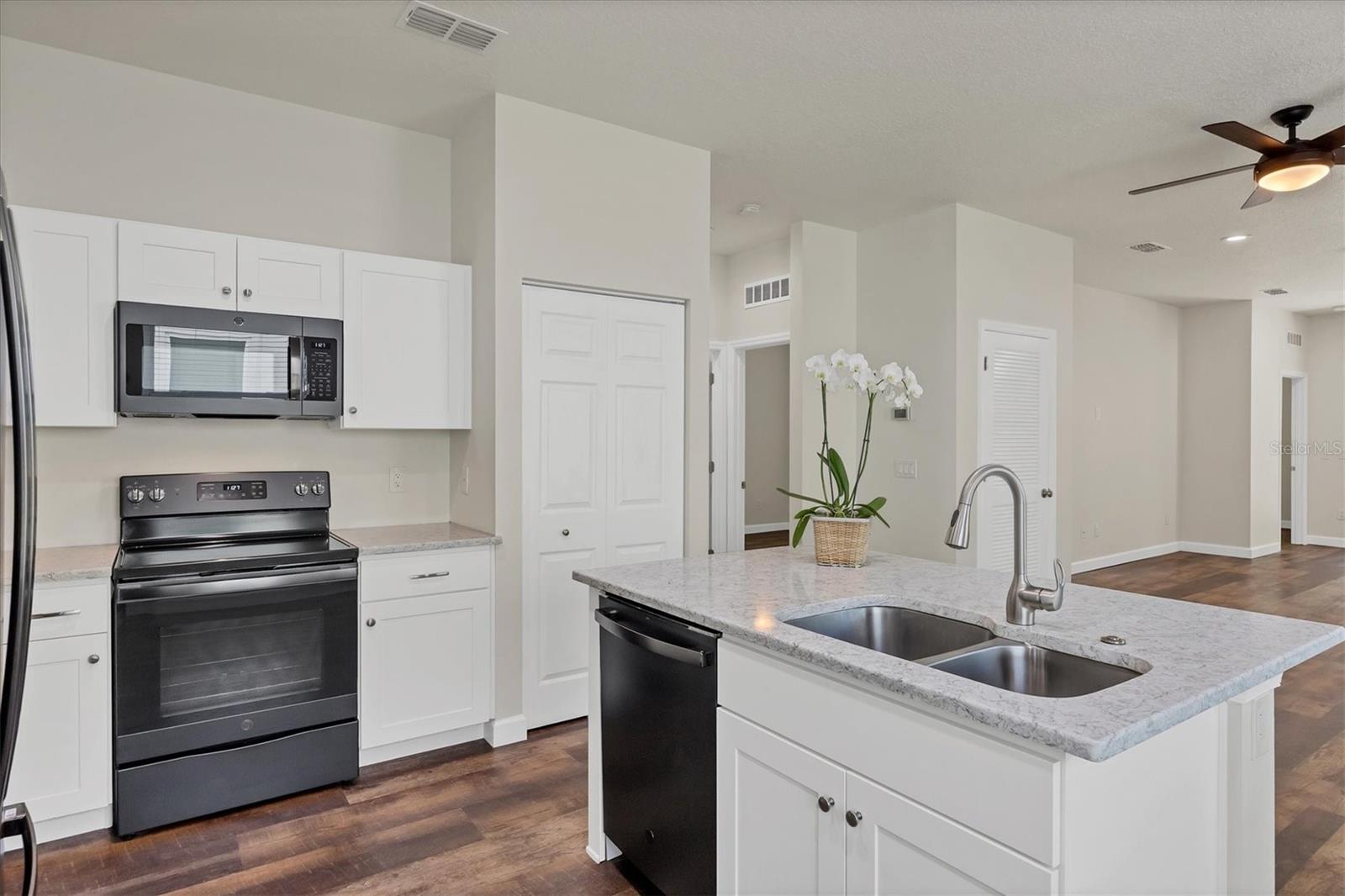 HAMMOCK PLACE - Residential