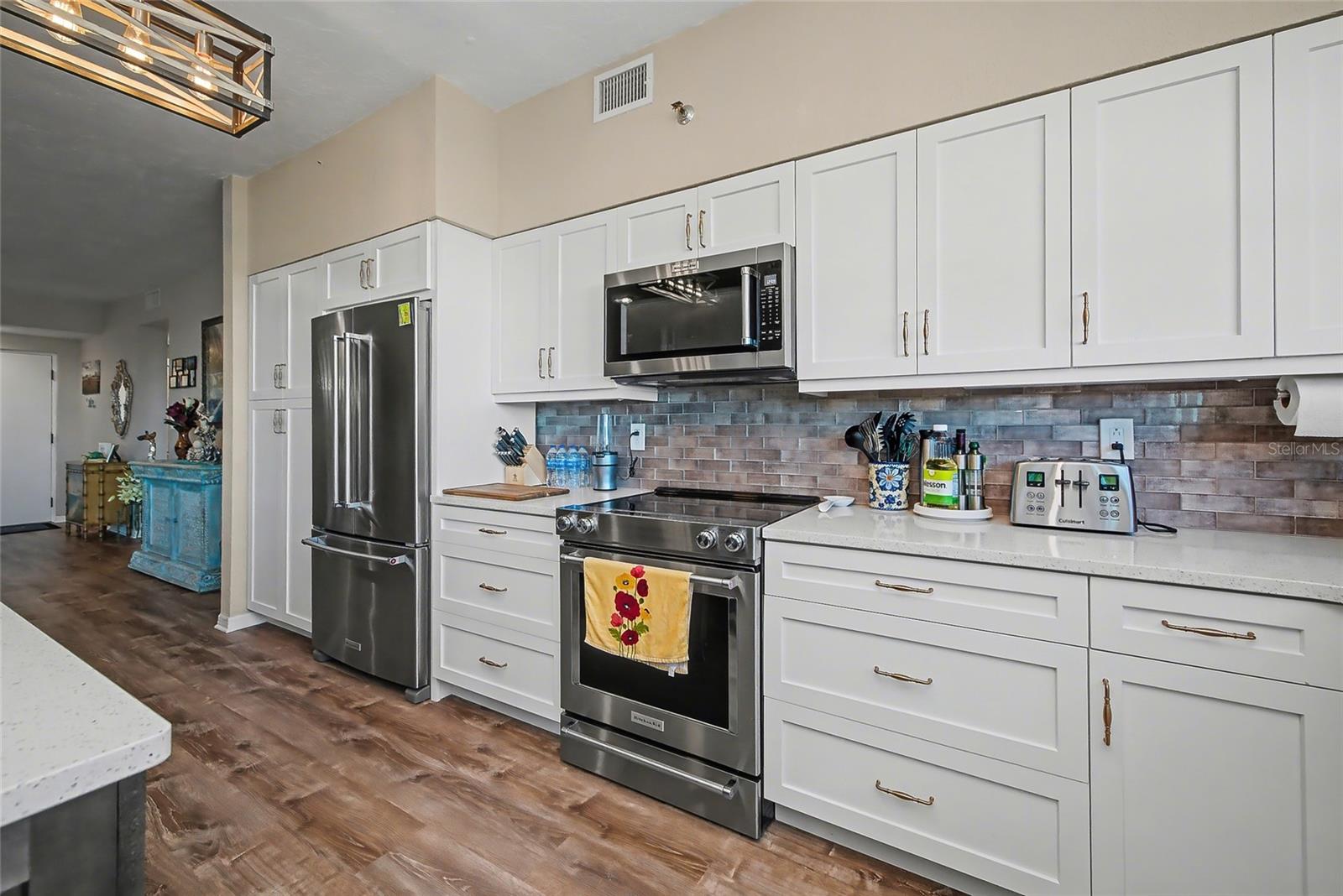 EAGLES POINT AT THE LANDINGS, BAYVIEW HOMES I - Residential