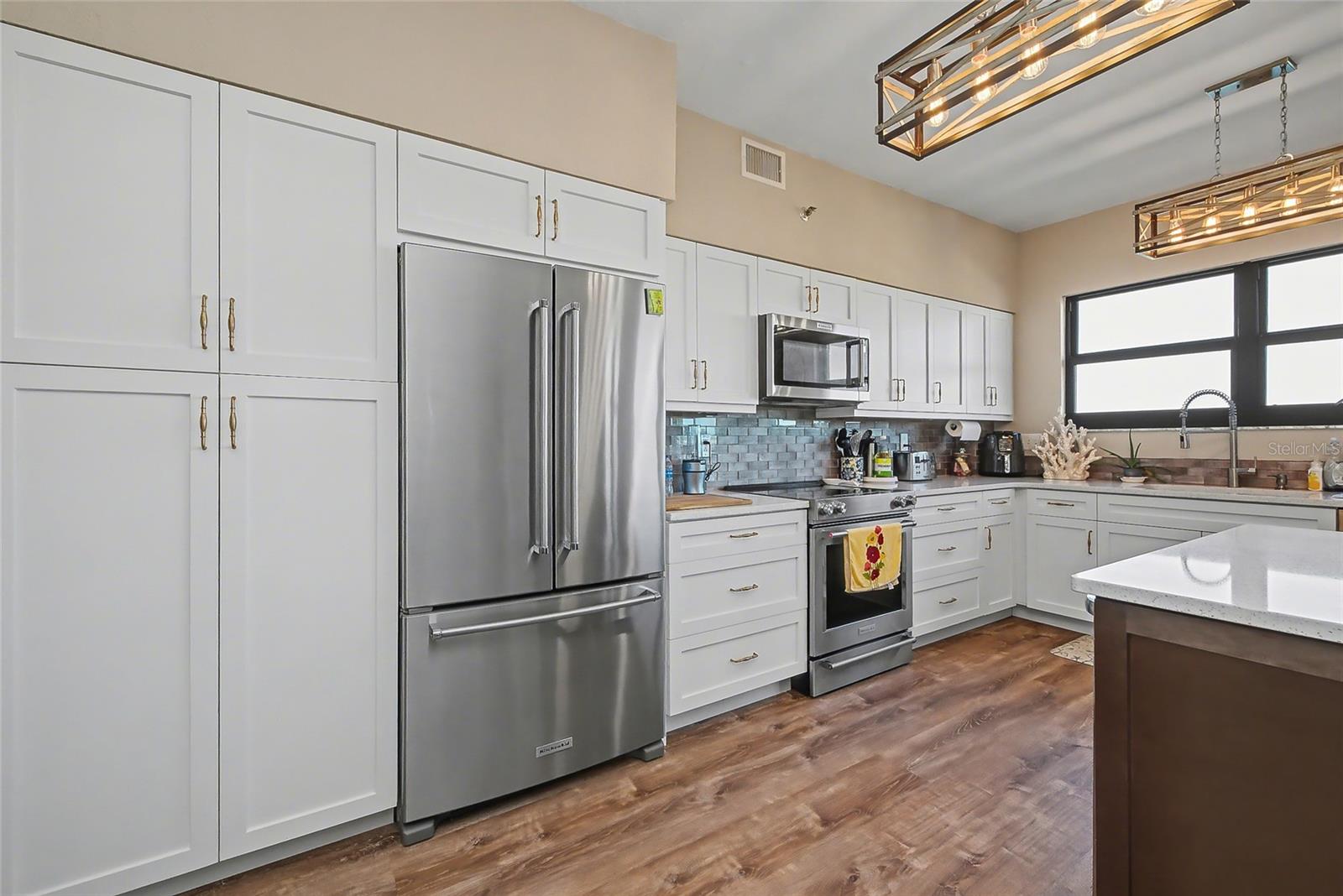 EAGLES POINT AT THE LANDINGS, BAYVIEW HOMES I - Residential