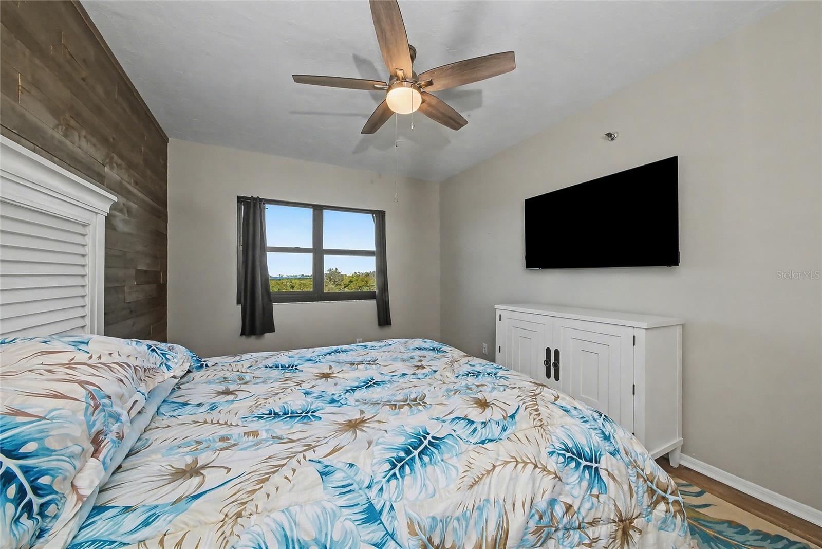 EAGLES POINT AT THE LANDINGS, BAYVIEW HOMES I - Residential