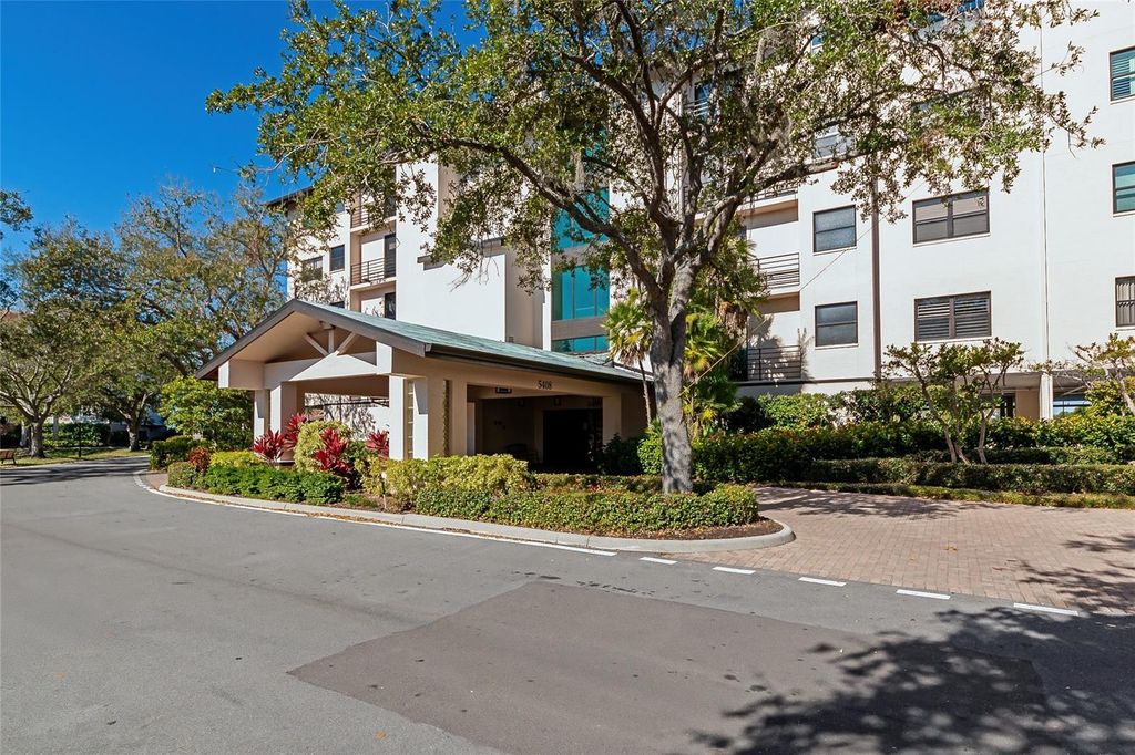 Photo of 5408 Eagles Point Circle #302, Sarasota, FL 34231 (MLS # A4678903)