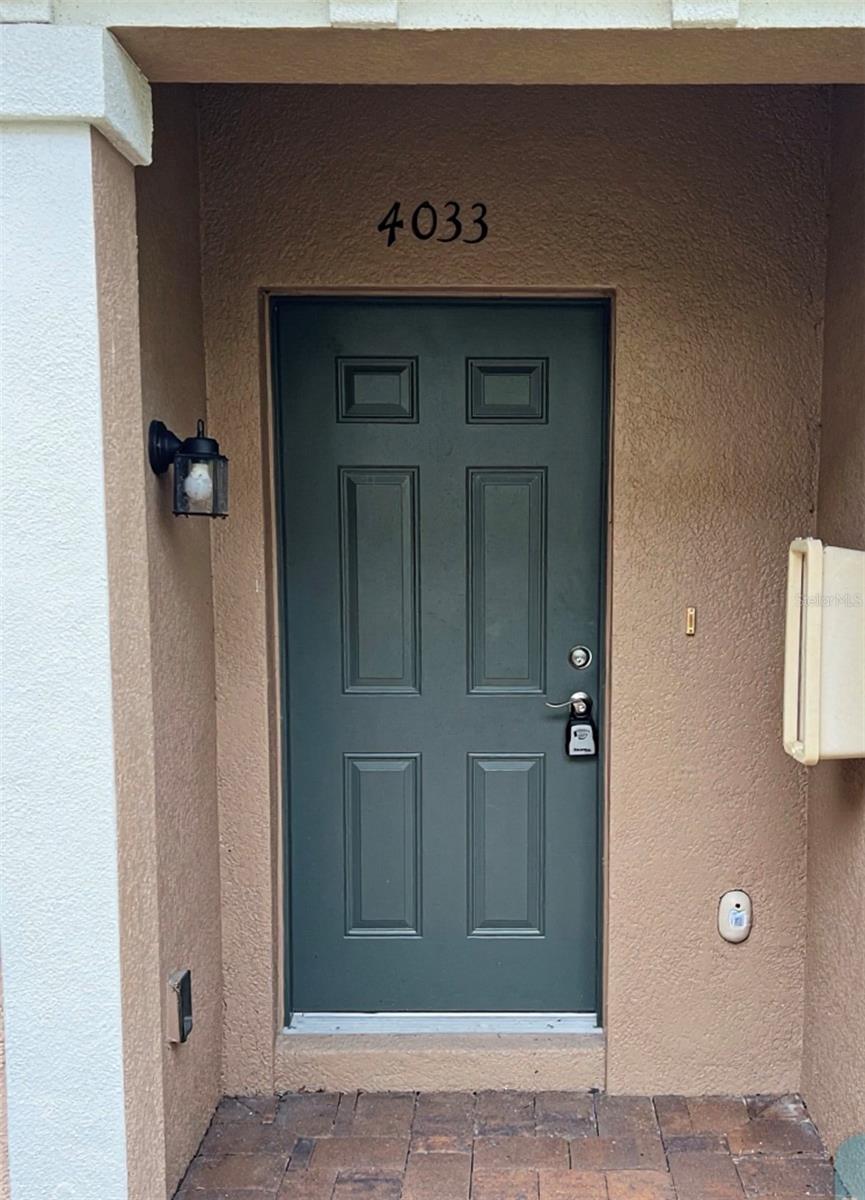 4033 OVERTURE CIRCLE 323