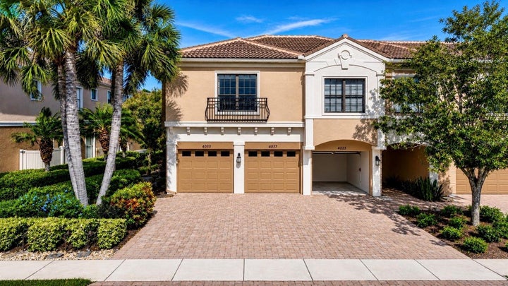 Photo 1 of 31 — 4033 OVERTURE CIRCLE Unit 323, BRADENTON, FL 34209