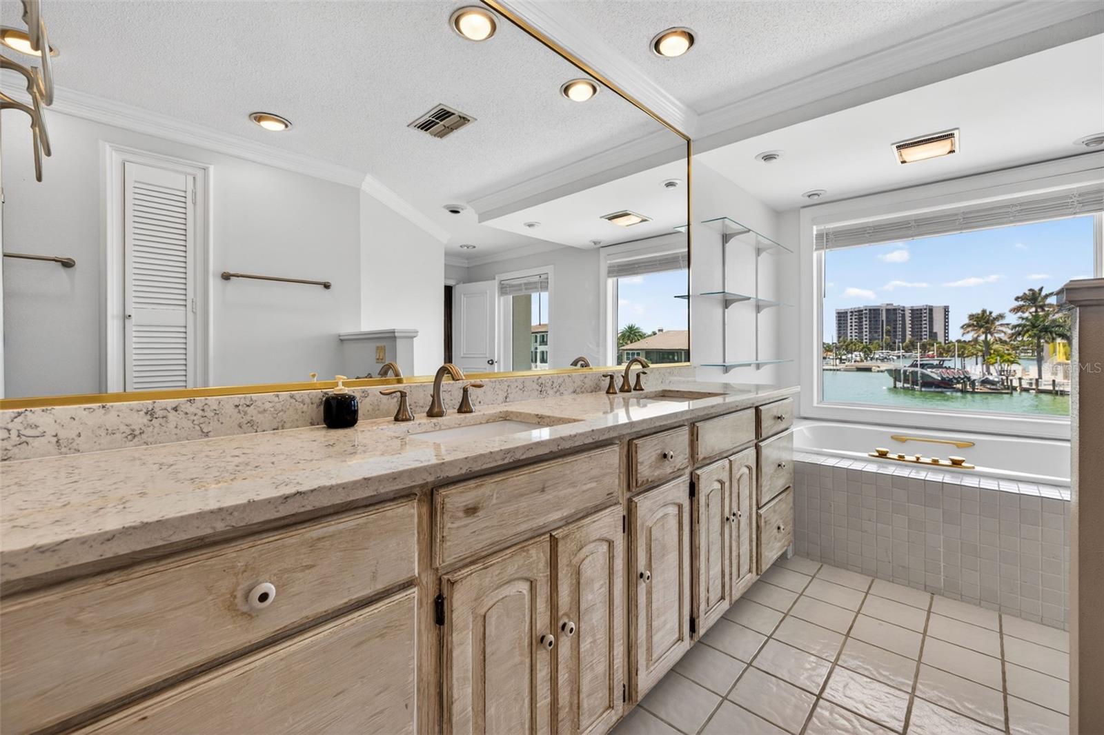 BELLE ISLE - Residential