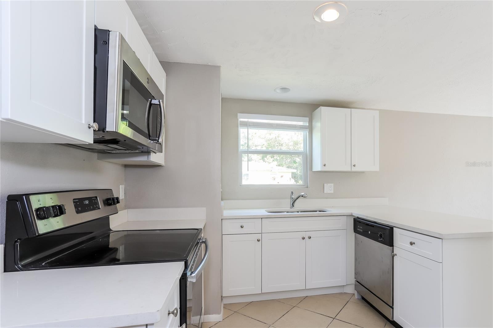 HYDE PARK TERRACE - Residential Lease