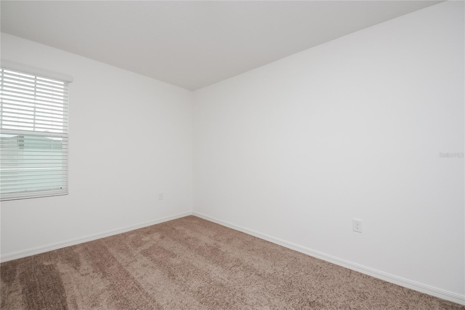 HIDDEN LAKE PRESERVE - Residential Lease