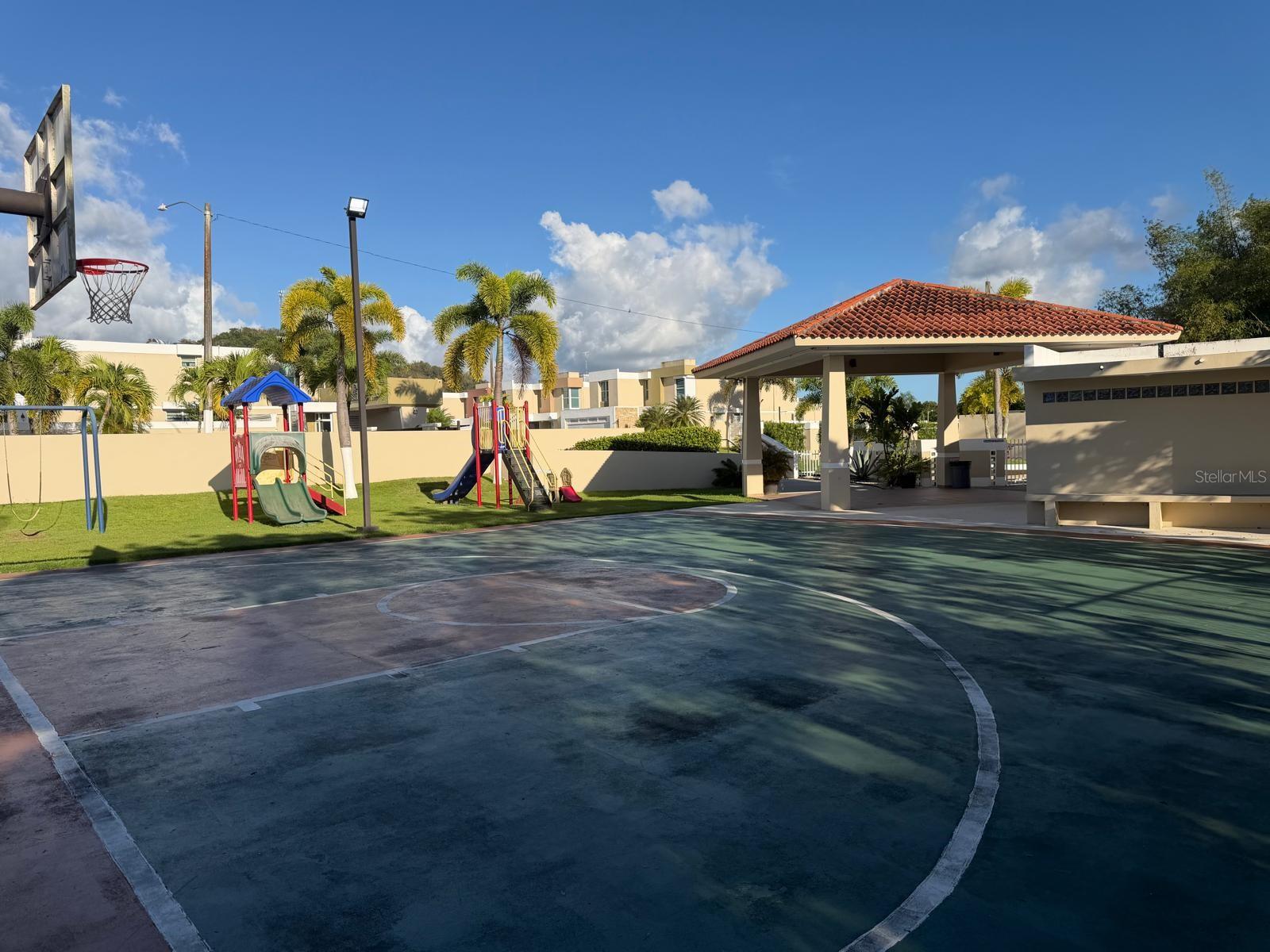 85 URBANIZACION MANSIONES DE JUNCOS