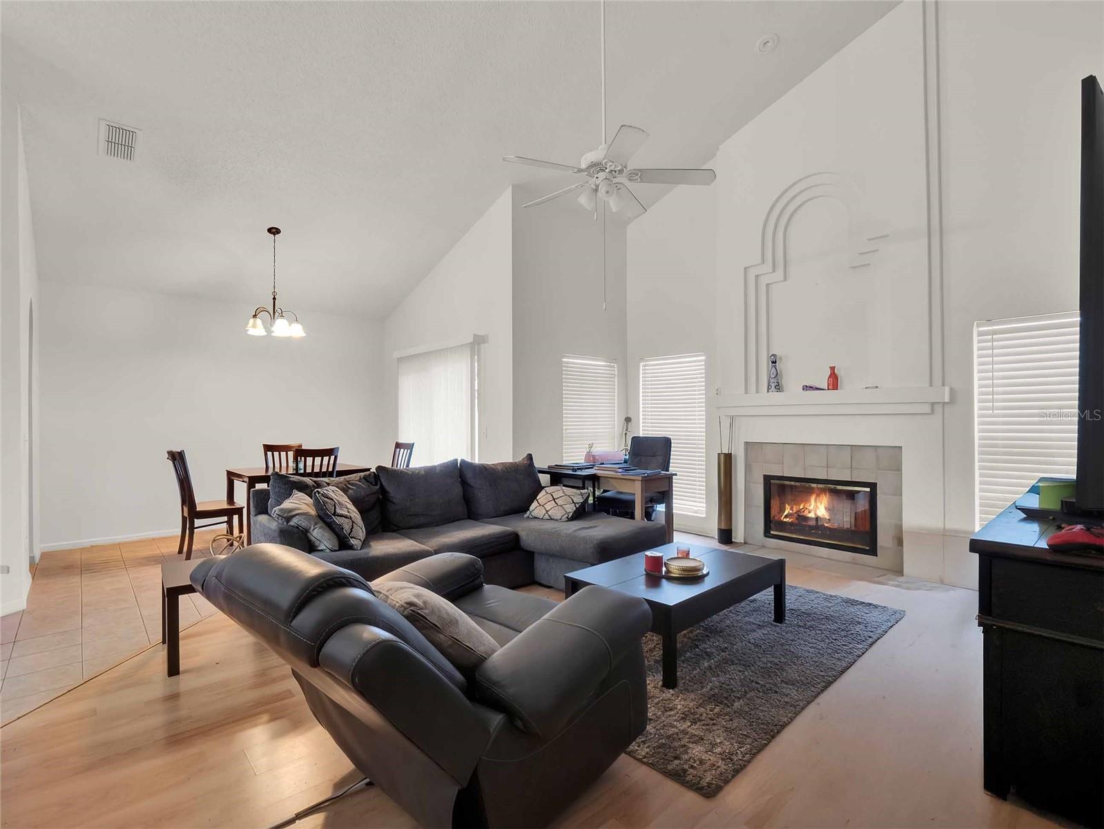 595 QUEENSBRIDGE DRIVE