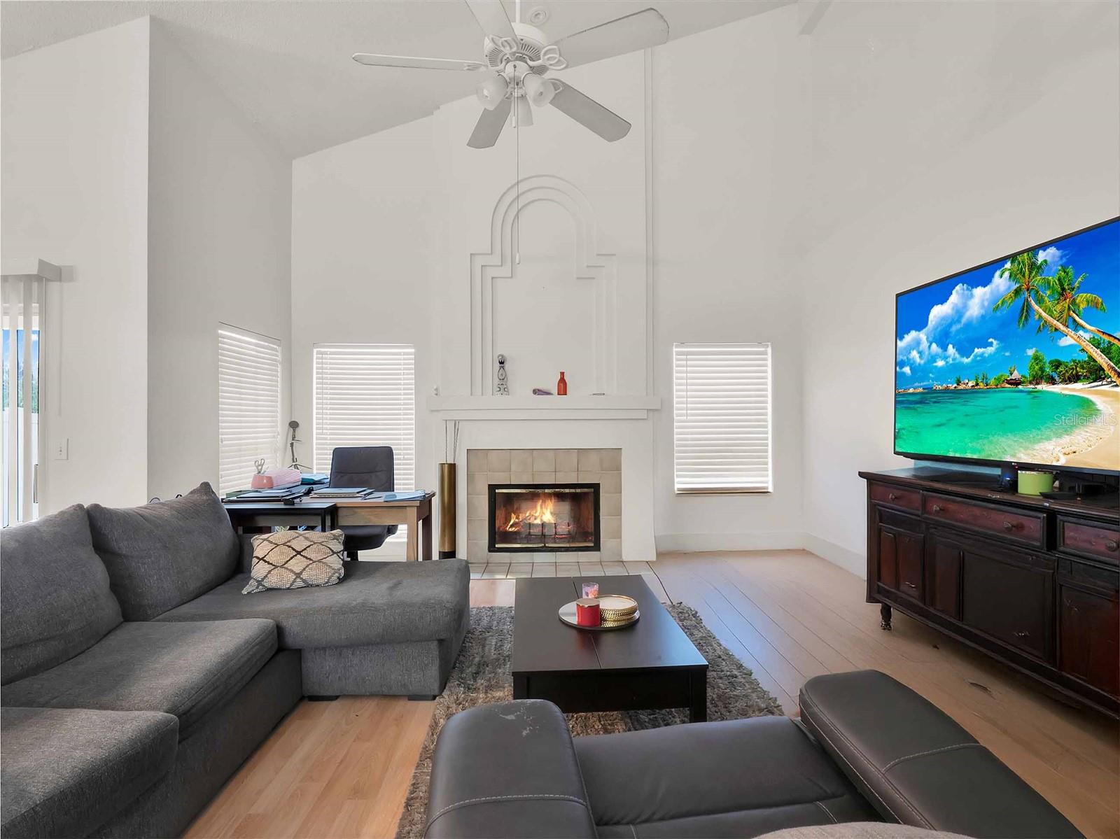 595 QUEENSBRIDGE DRIVE