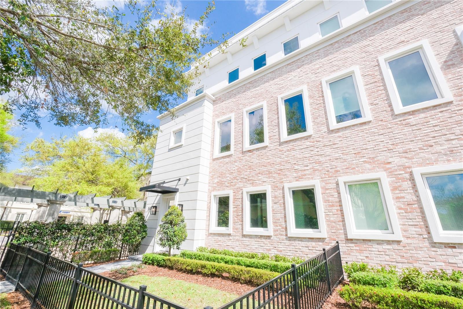 MORSE & PENNSYLVANIA TWNHMS - Residential