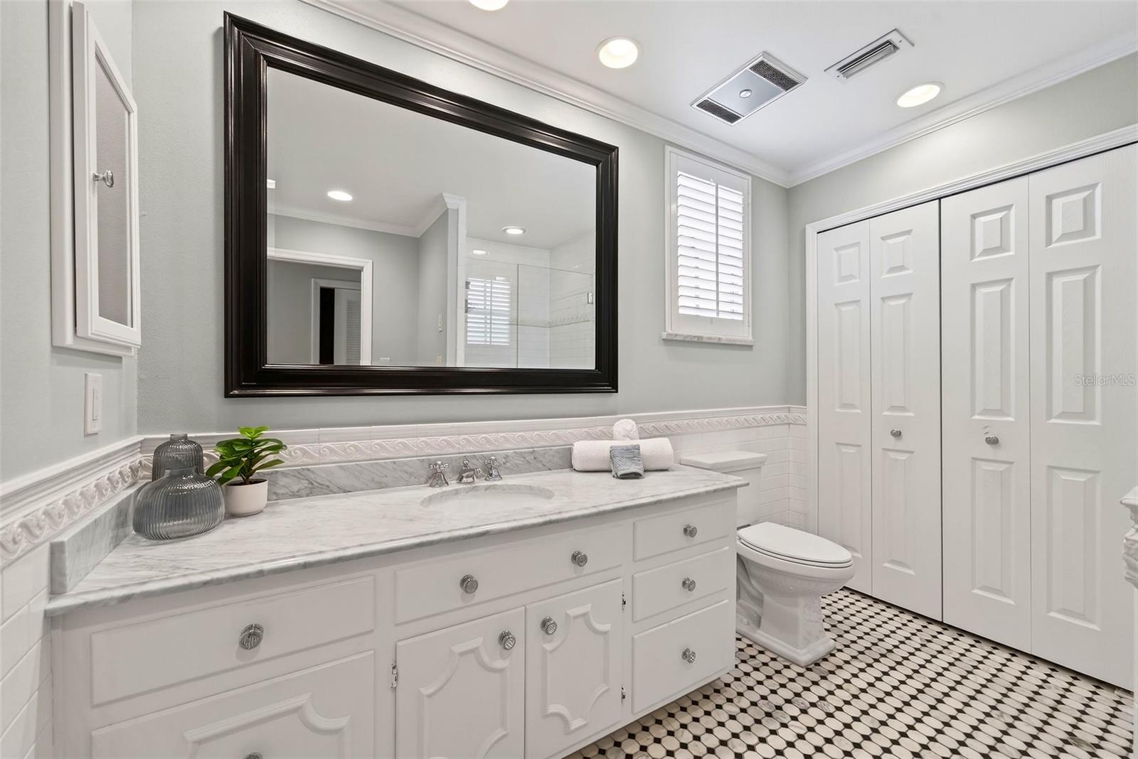 COUNTRY CLUB TWNHS WEST CONDO 02 - Residential