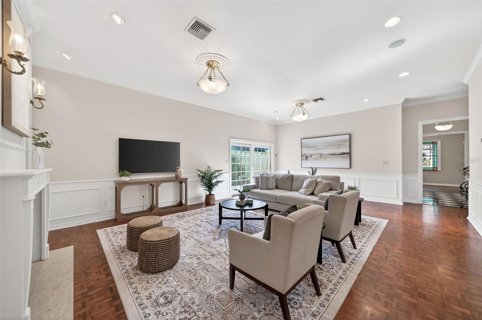 COUNTRY CLUB TWNHS WEST CONDO 02 - Residential