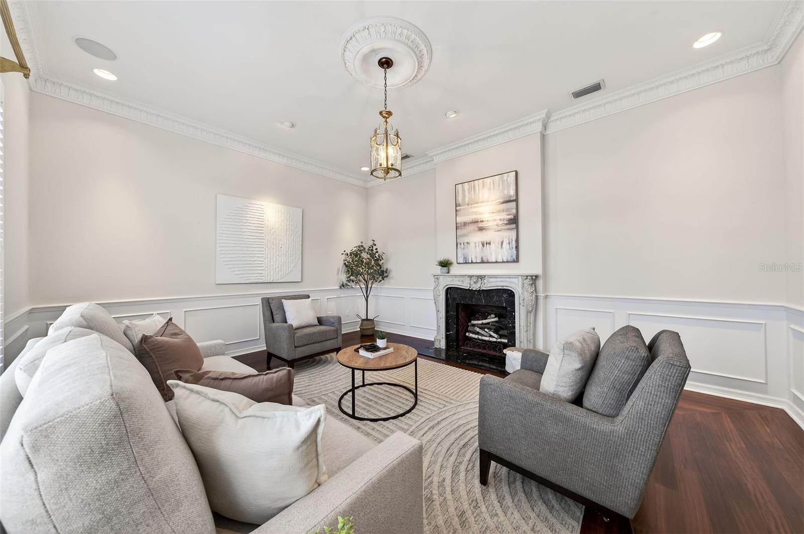 COUNTRY CLUB TWNHS WEST CONDO 02 - Residential