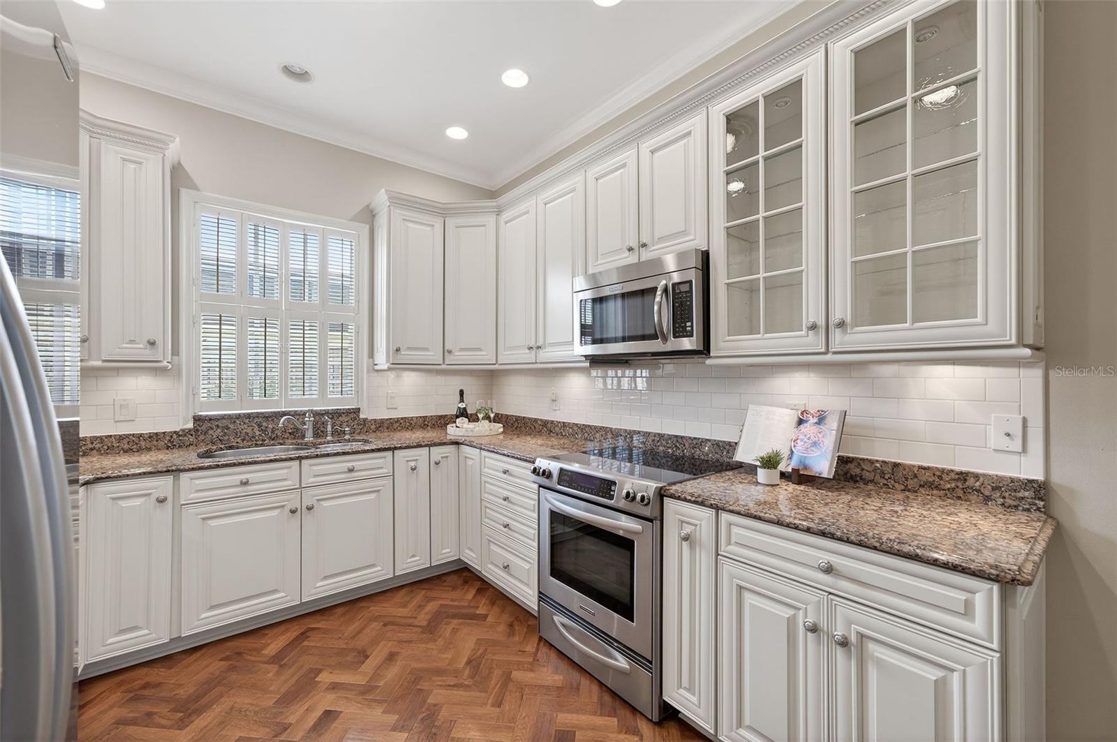 COUNTRY CLUB TWNHS WEST CONDO 02 - Residential