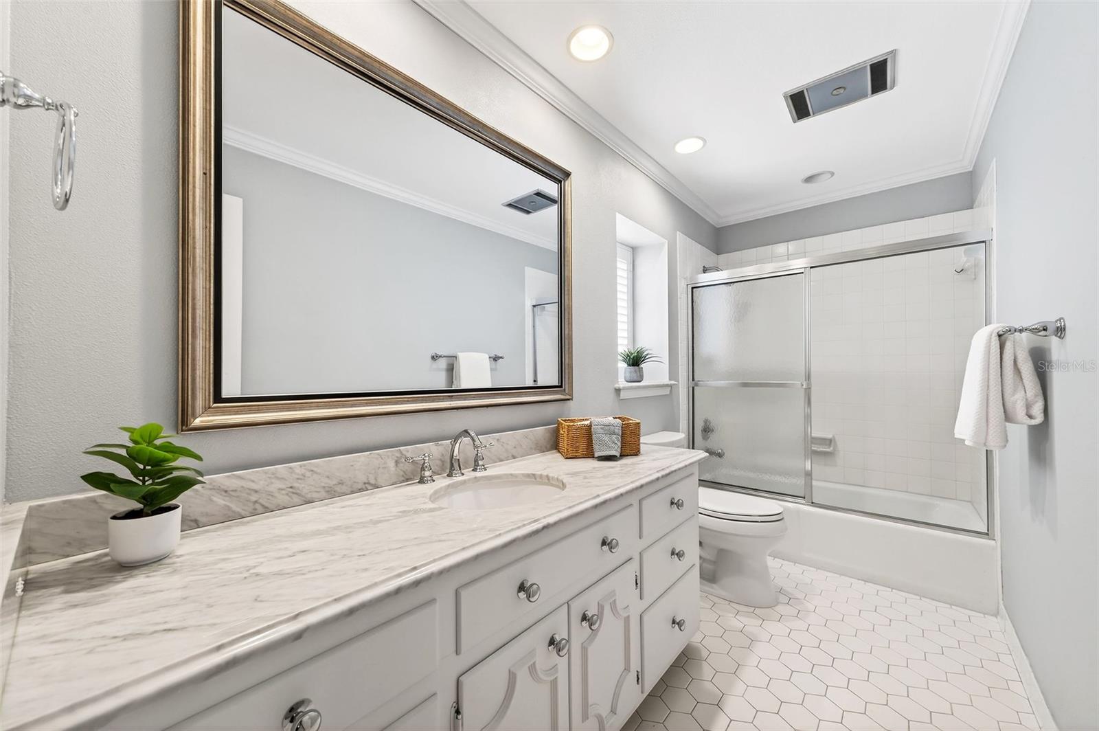 COUNTRY CLUB TWNHS WEST CONDO 02 - Residential