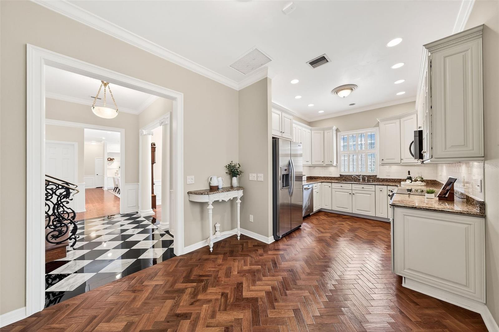 COUNTRY CLUB TWNHS WEST CONDO 02 - Residential