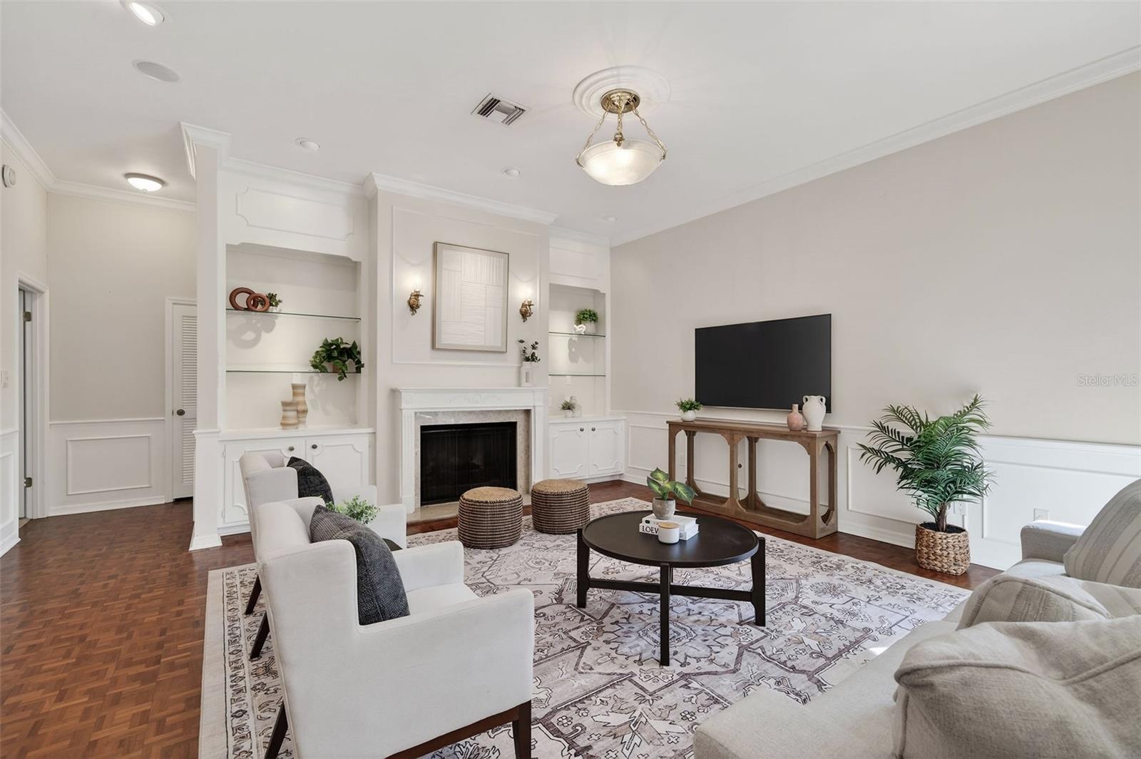 COUNTRY CLUB TWNHS WEST CONDO 02 - Residential