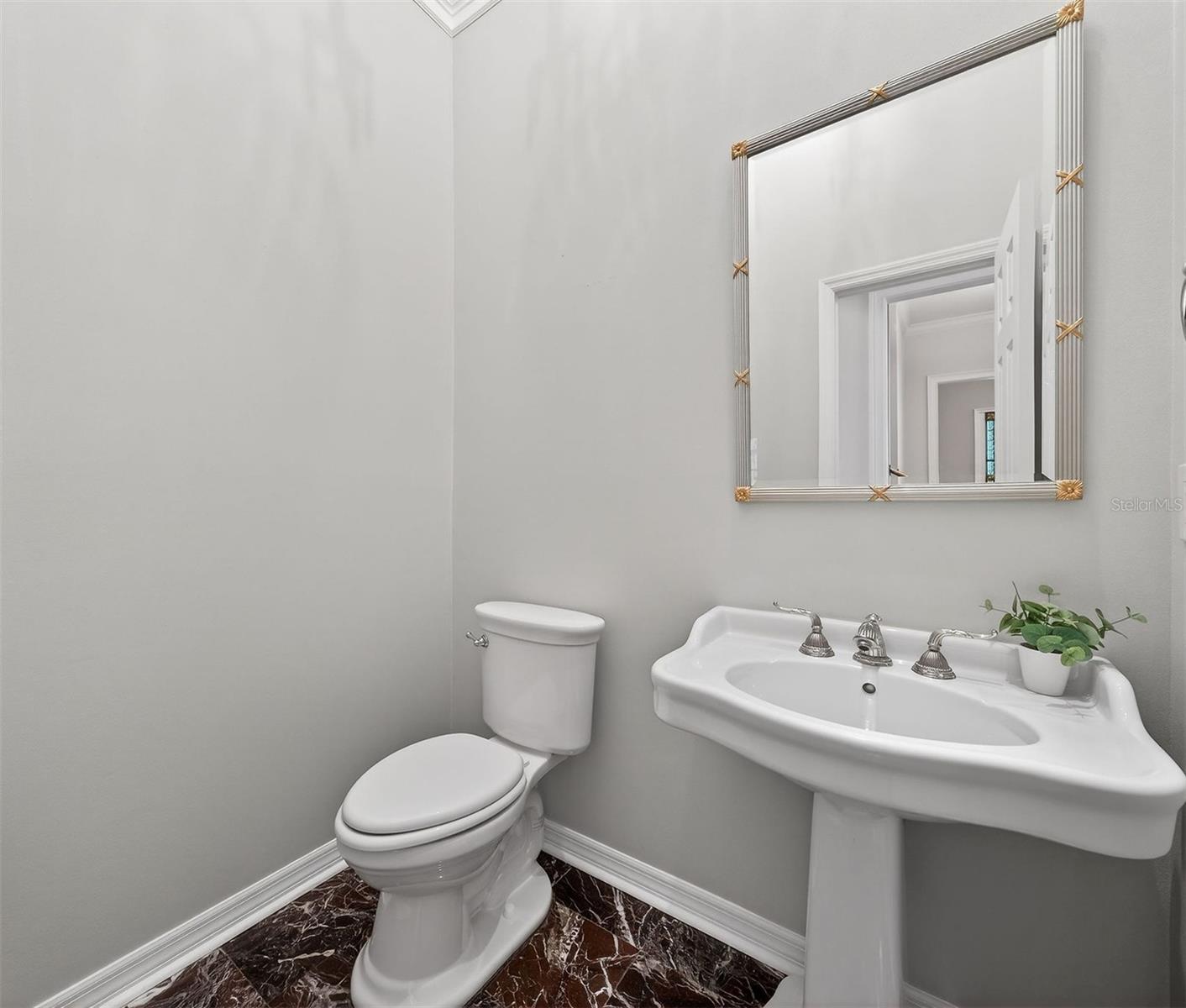 COUNTRY CLUB TWNHS WEST CONDO 02 - Residential