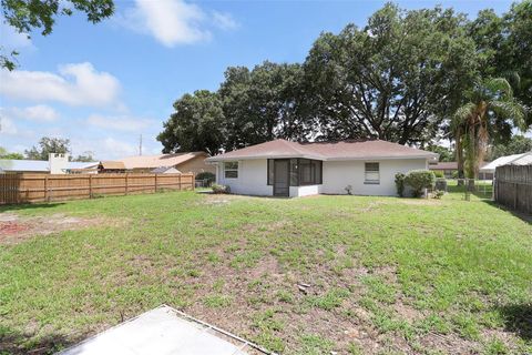 A home in LAKELAND