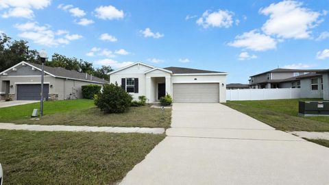 Photo of 29994 Anahid Drive, Leesburg, FL 34748 (MLS # G5115047)