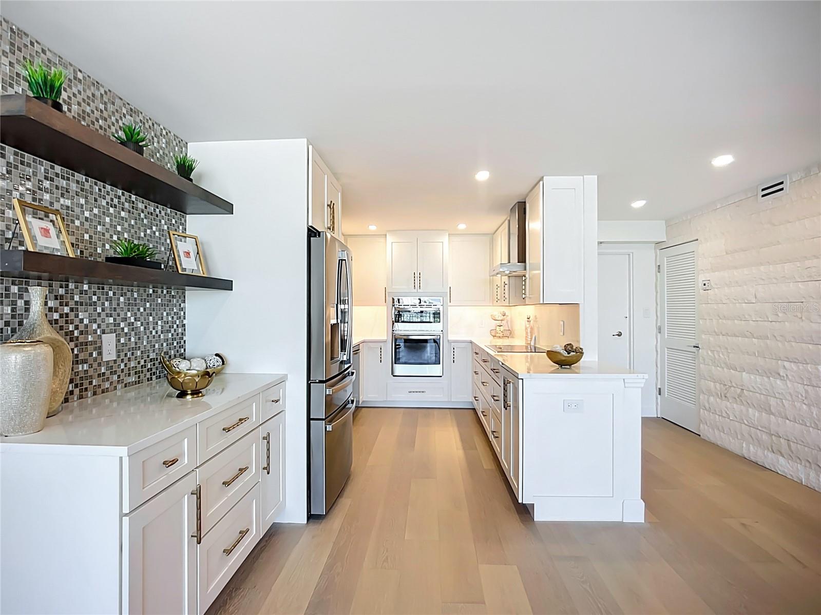 REGENCY HOUSE - Residential