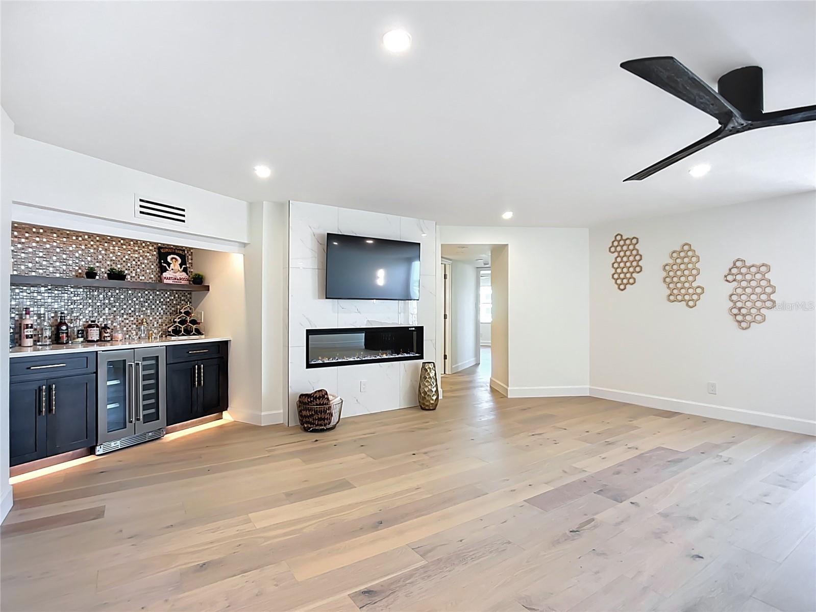 REGENCY HOUSE - Residential